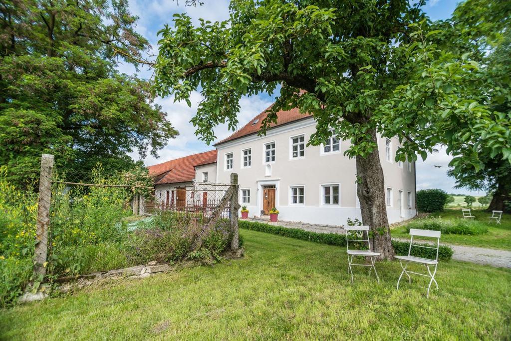 Historischer Pfarrhof Niederleierndorf Langquaid Eksteriør billede